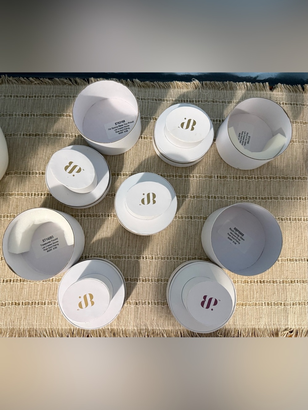 Bomb Party Empty White Round Decorative Bracelet Boxes - Picture 2 of 3